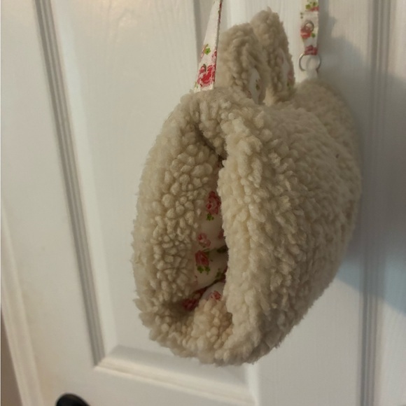 EUC Mini Boden Cozy Cream Sherpa Hand Warmer - Picture 2 of 4